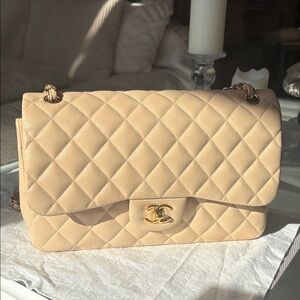 Authentic Chanel jumbo double flat. Beige and Gold.
